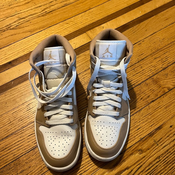 Jordan 1 Mid Tan Gum - Picture 4 of 6